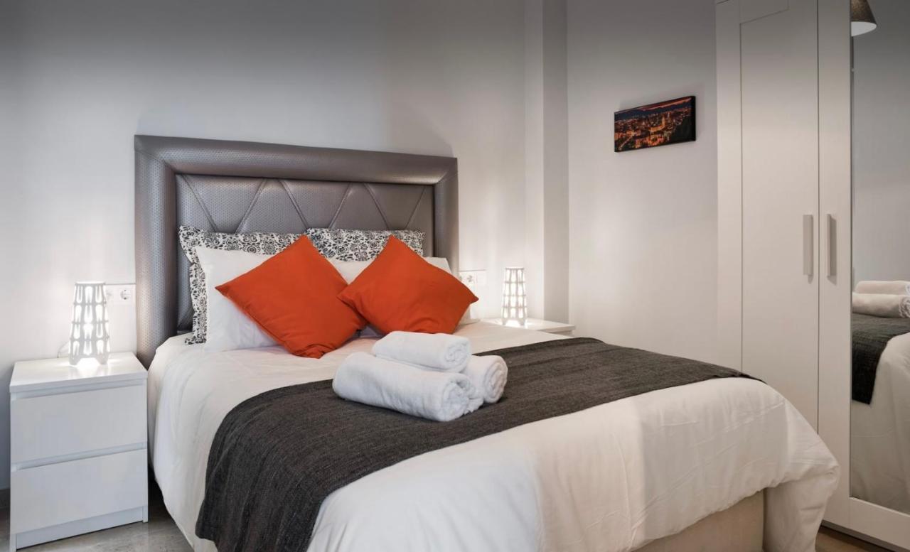 Malagueta Beach House Malaga Exterior photo
