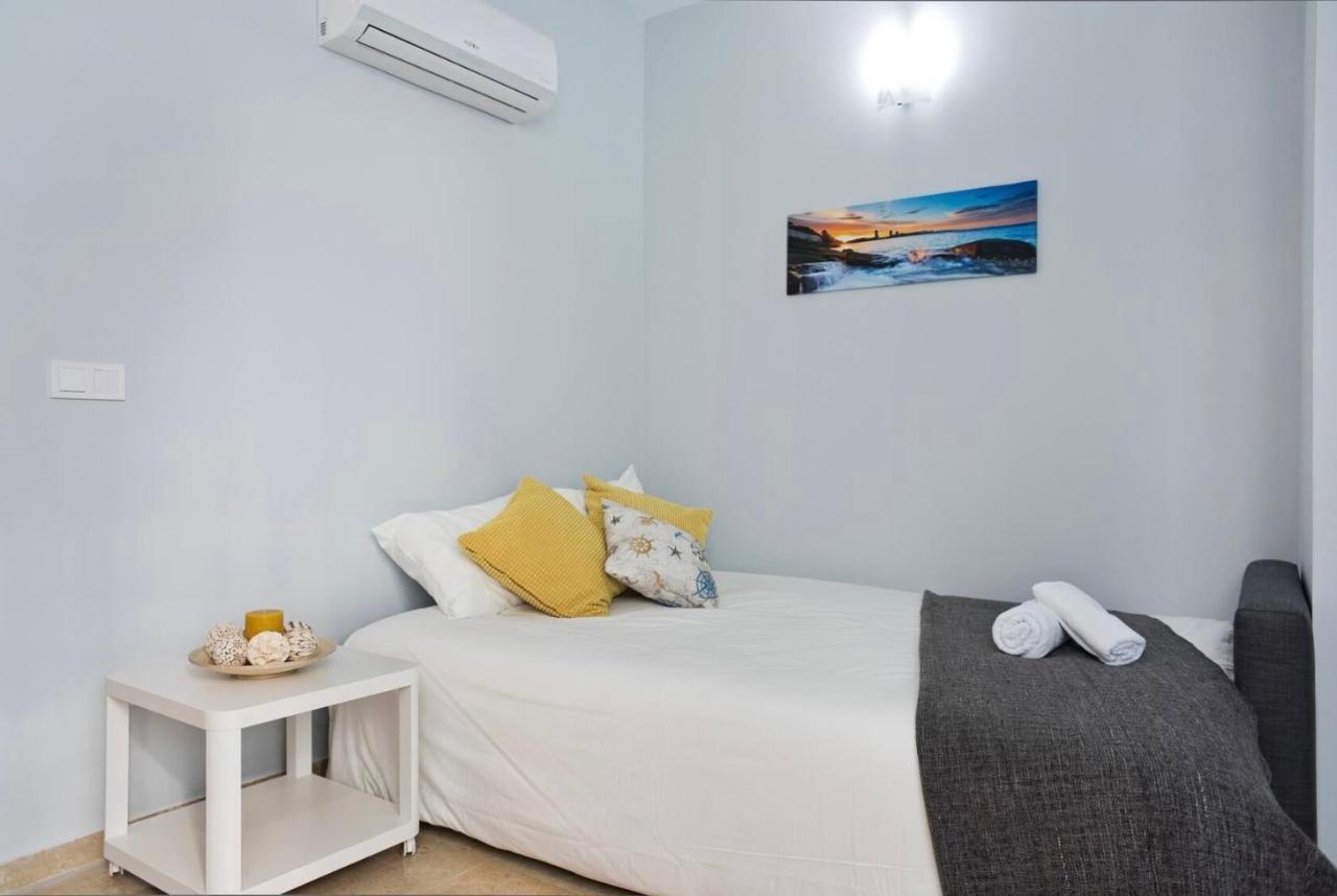Malagueta Beach House Malaga Exterior photo